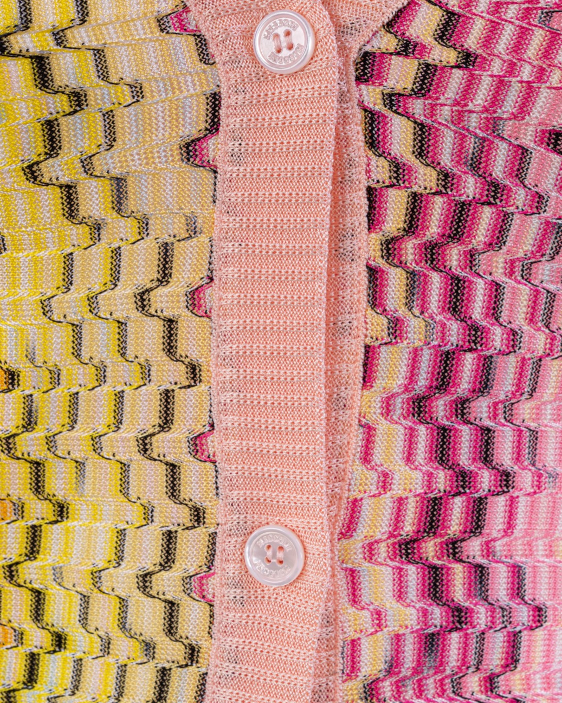 shop MISSONI Saldi Cardigan: Missoni cardigan lungo.
Maglia leggera.
Fantasia multicolore.
Maniche lunghe.
Bottoni.
Vestibilità regolare.
Composizione: 100% Viscosa.
Fabbricato in Italia.. DS23SM1T BR00JT-SM8KR number 693882